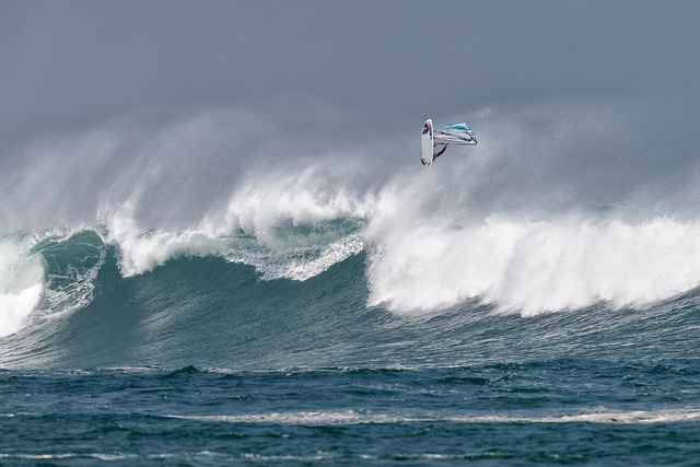 windsurfing